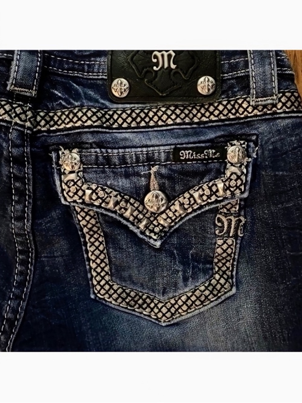 Gorgeous Vintage Miss Me Relaxed Skinny Jeans Embellished Pockets 31โ Inseam
